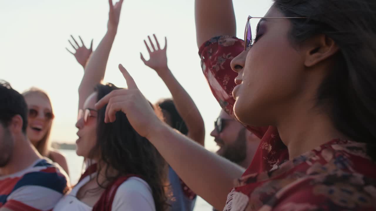 좋은 분위기의 큰 파티/다브로바 고르니차/폴란드