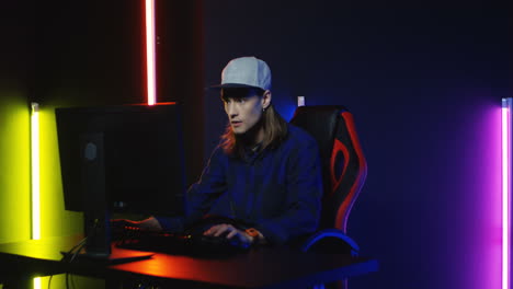 Close-Up-View-Of-Young-Man-Wearing-Cap-And-Playing-A-Game-On-The-Computer-And-Annoyed-By-Losing