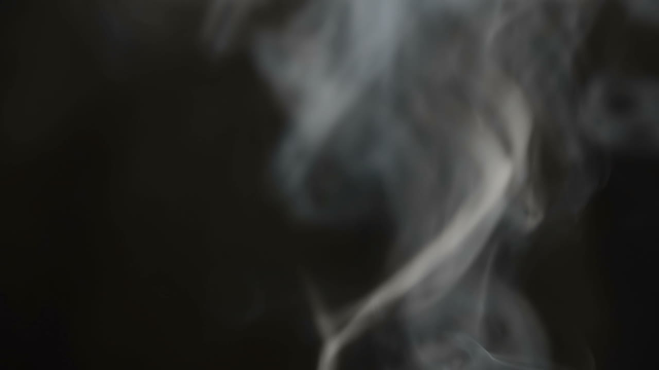 Slow motion. Fumo dal fuoco. Fumo artistico