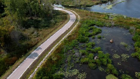 El-Circuito-De-Carril-Bici-De-Muskegon-Cerca-De-La-Laguna-De-Ruddiman