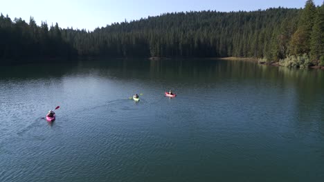 friends kayaking willow lake in southern oregon with amazing landscapes