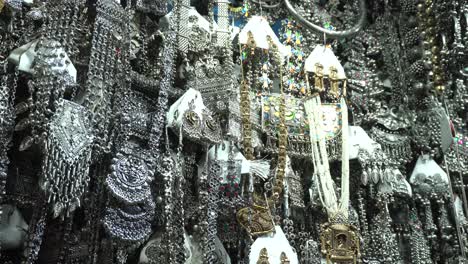 selling jwellery ornaments in the open market