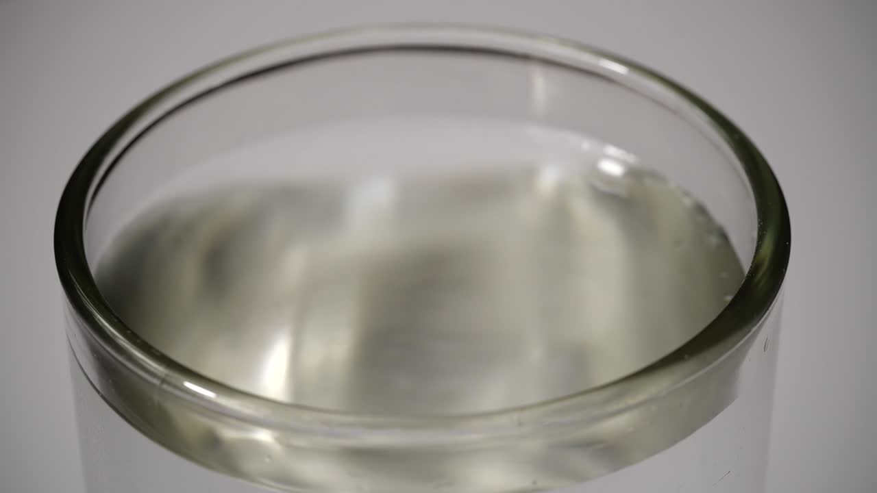 primer plano del terremoto de vidrio de agua