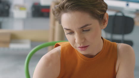 Close-Up-Of-Businesswoman-In-Office-Working-At-Desk