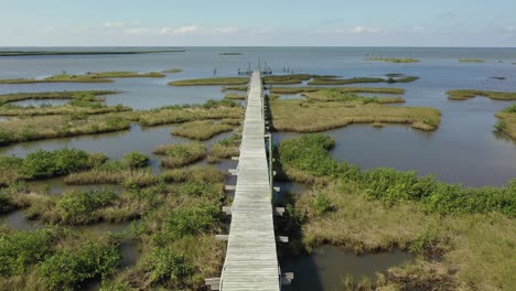 Largo-Muelle-De-Pesca-En-Grand-Isle-Luisiana