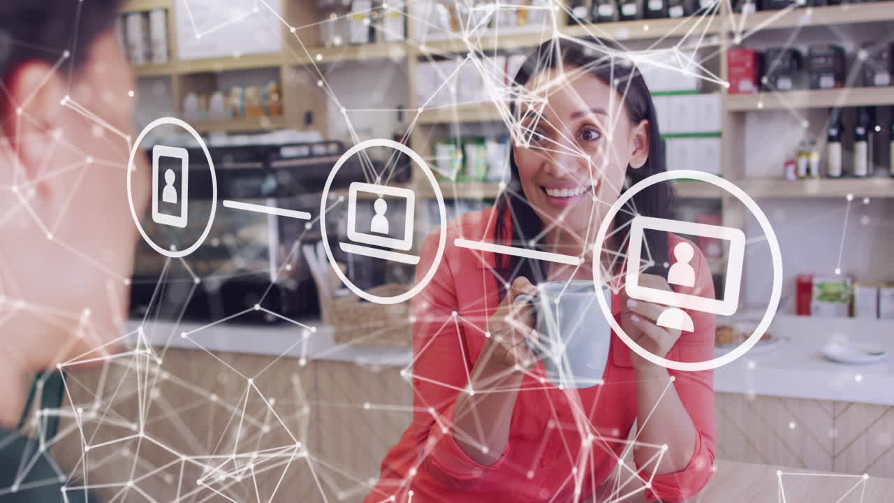 카페에서 커피를 마시는 다양한 사람들 위에서 아이콘과 데이터 처리의 애니메이션