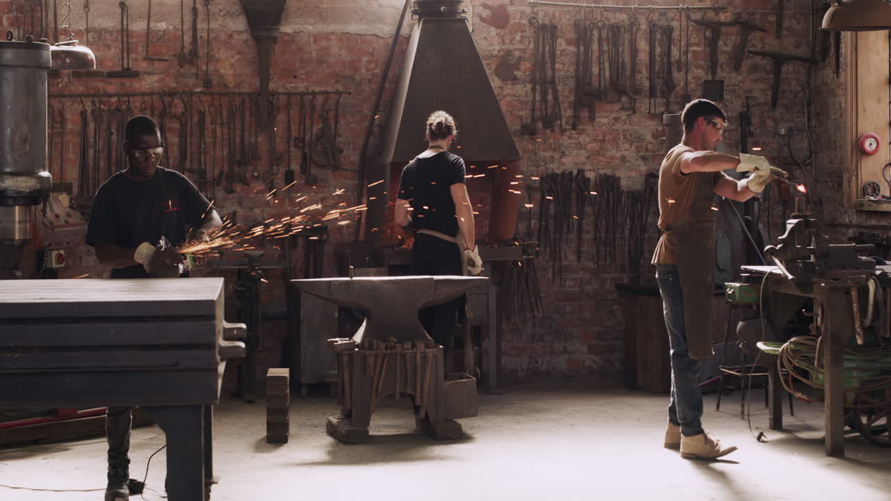 금속 노동자 들 의 활동