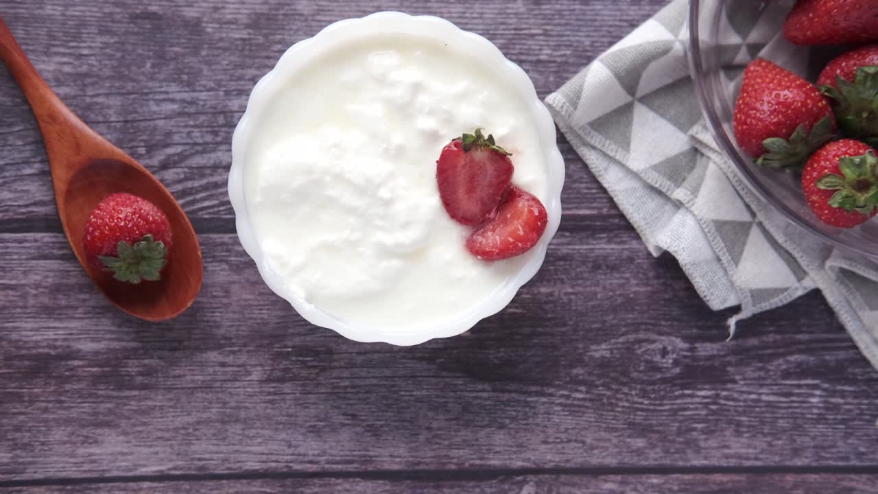 Erdbeeren-Joghurt Parfait