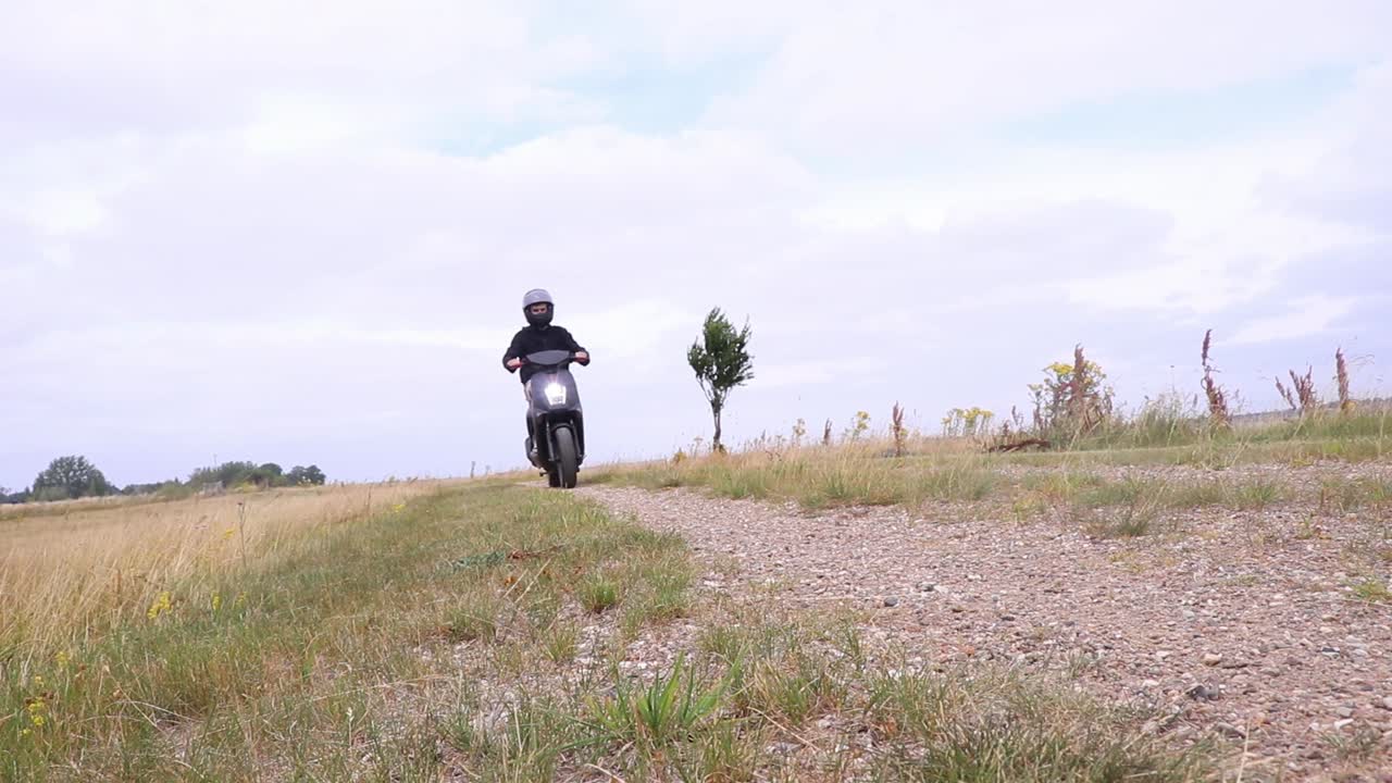 Moped scooter drive towards camera.