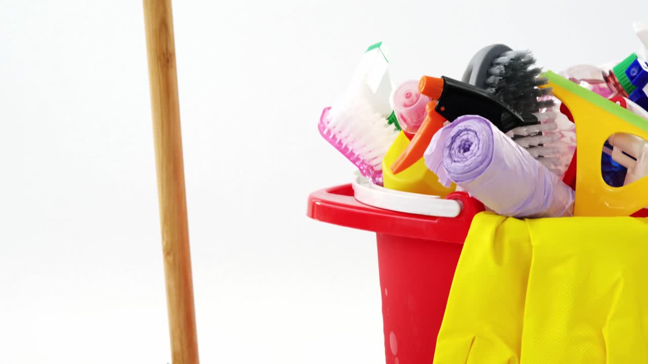 버 ⁇  에 있는 여러 가지 가정용 물품