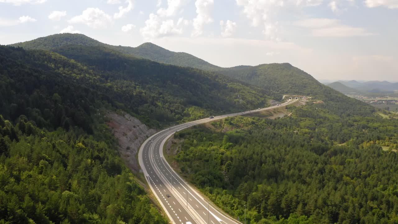 carretera en las montañas cerca de eslovenia, europa