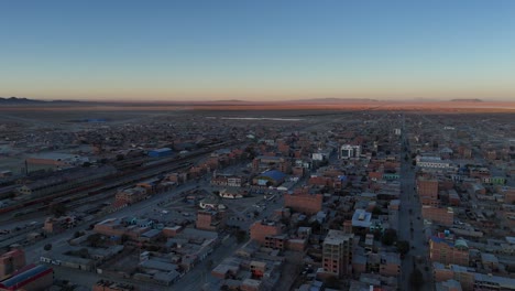 Uyuni-Salzwüste-Stadt-Stadt-Drohne-Luftbild-Bolivien-Südamerika-Zug-Friedhof