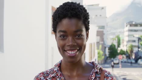 Portrait-of-a-young-woman-in-the-street