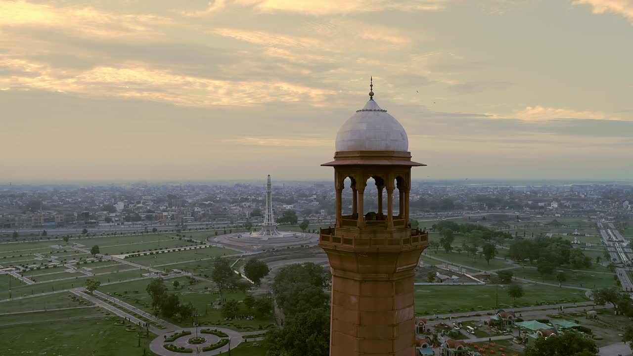 fotografía aérea de la mezquita del emperador de lahore