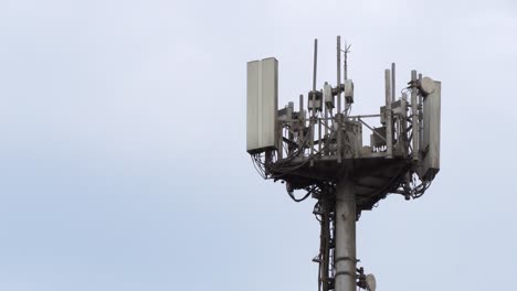 antena de torre de telecomunicaciones de telefonía celular. estación transmisora