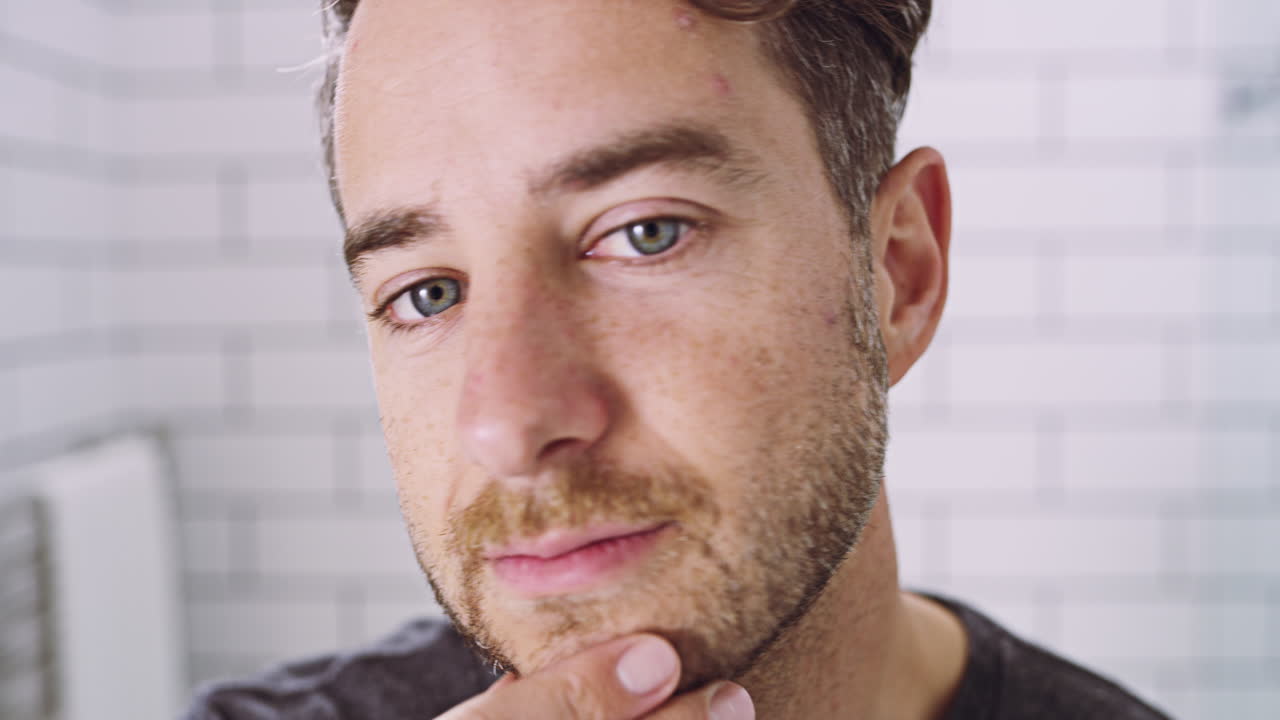 외모 를 꾸미는 것 은 자신감 을 강화 시킨다