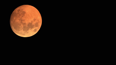 superluna llena brillando en el cielo nocturno, lapso de tiempo de cierre