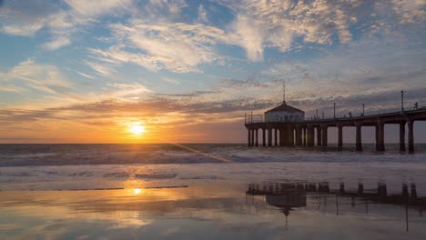Calm-Waves-And-Reflection-At-Manhattan-Beach-Pier-During-Sunset-In-California,-USA