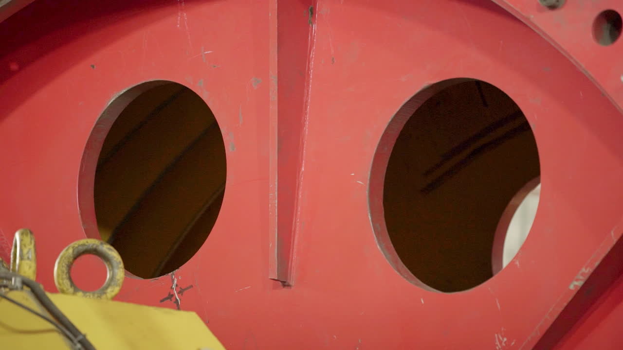 타원형 구을 가진 산업용 금속 부품