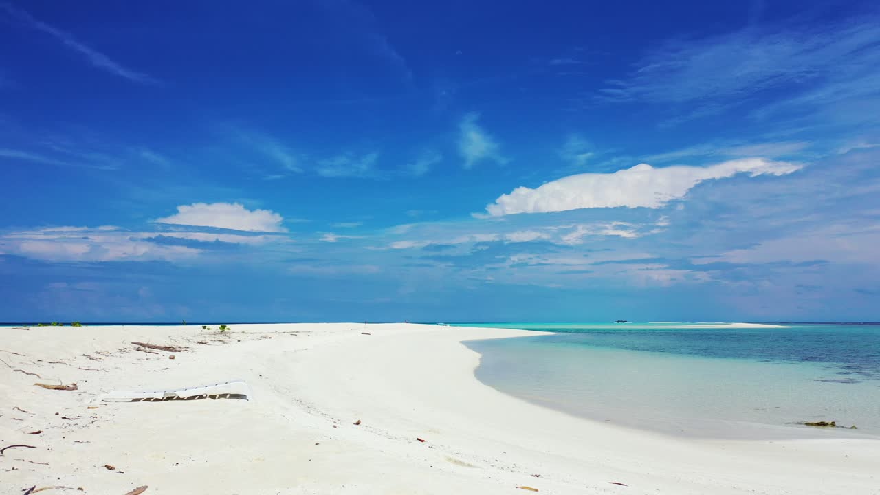 아쿠아 블루 스카이와 열대 낙원 섬에 몰디브 아름다운 하얀 모래 해변 배경