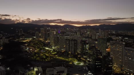 Aerial-view-around-luxury-condos-and-the-Parque-La-Mexicana,-dusk-in-Santa-Fe,-Mexico