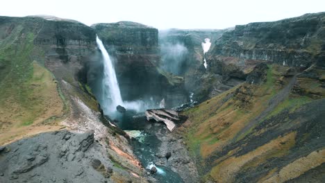 Toma-Aérea-De-Las-Cascadas-De-Haifoss-En-El-Verano,-Islandia