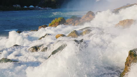 Rocks-in-Niagara-Plunge-Pool