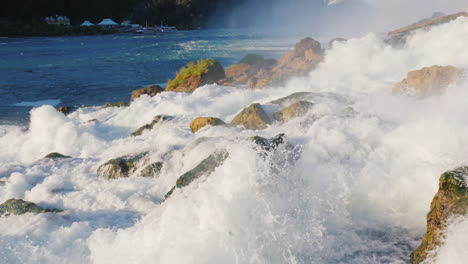 rocas en la piscina de inmersión del niágara