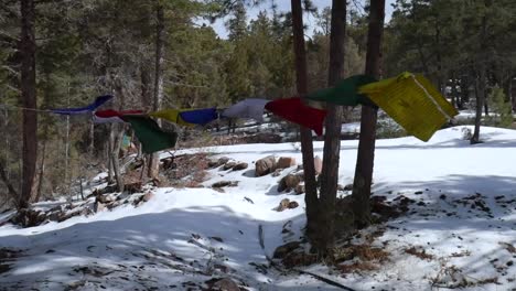 Banderas-De-Oración-Tibetanas-Ondean-Al-Viento