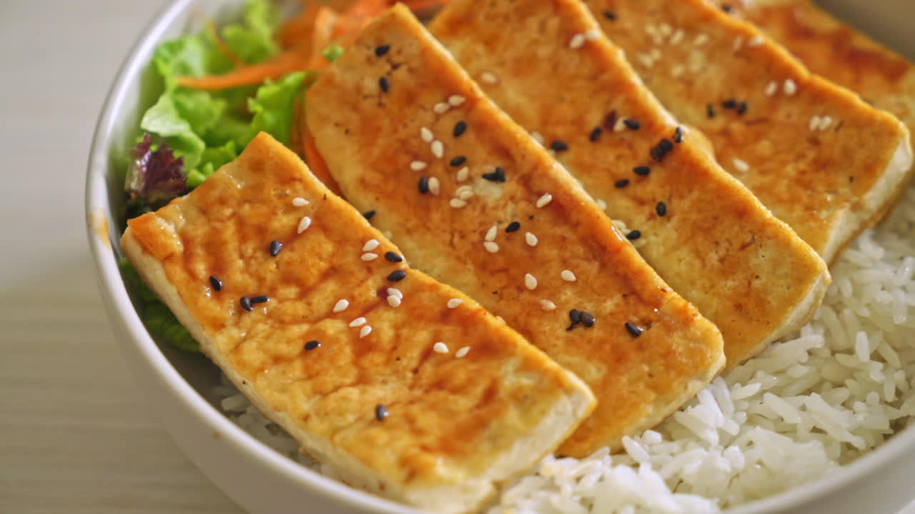 데리야끼 두부 밥 그릇 - 완전 채식주의 자 음식 스타일