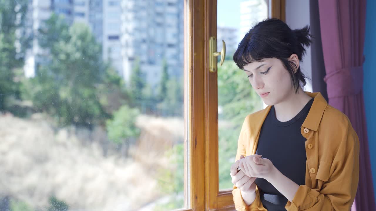 자살을 시도한 젊은 여성.