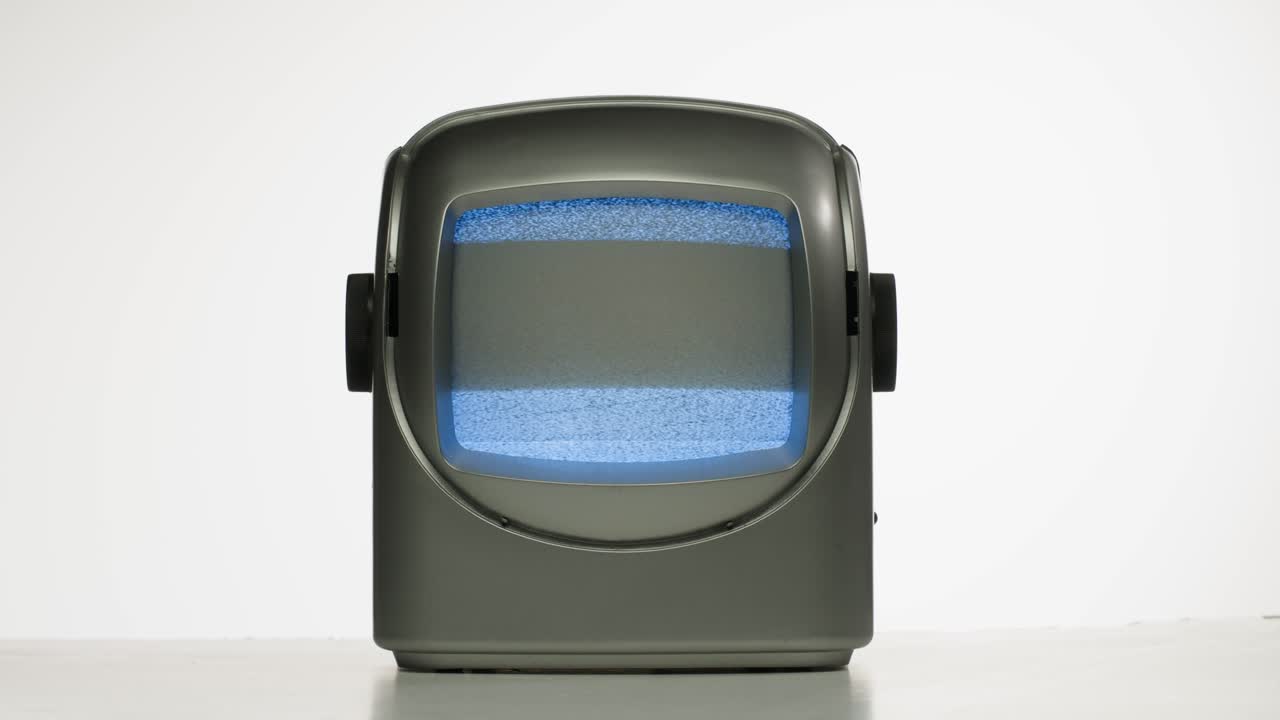 레트로 tv, 노스탈기적인 설정으로 빈티지 tv, 레트로 tv는 화면에 곡물을 표시합니다, 무서운 할로윈 밤 장치, 크로마 키 및 그린 스크린에 좋습니다.