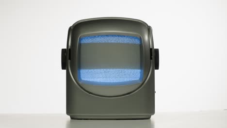 레트로 tv, 노스탈기적인 설정으로 빈티지 tv, 레트로 tv는 화면에 곡물을 표시합니다, 무서운 할로윈 밤 장치, 크로마 키 및 그린 스크린에 좋습니다.