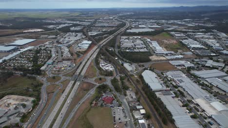 Tagesverkehr-Auf-Der-Pazifikautobahn-In-Yatala,-Gold-Coast,-Queensland