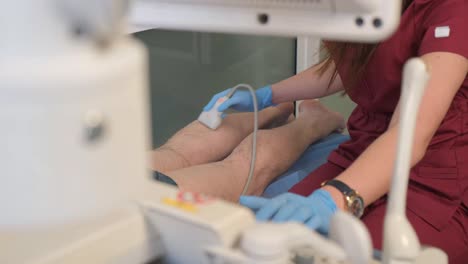 ultrasound examination of legs