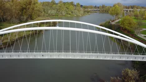 Puente-Colgante-De-Salem,-Oregon,-Ciudad