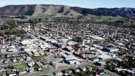 Aerial-drone-pull-out-shot-of-the-town-of-Waimate,-South-Island-New-Zealand