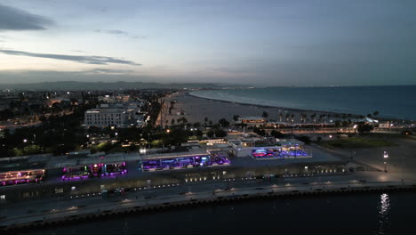 Sonnenuntergangsdrohnenaufnahme-Der-Clubs-Am-Wasser-In-Valencia