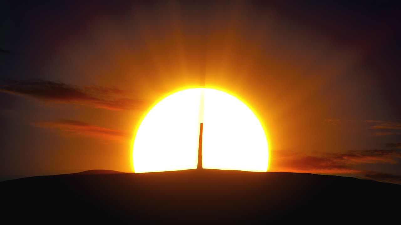 amanecer o atardecer sobre una montaña con una silueta de árbol