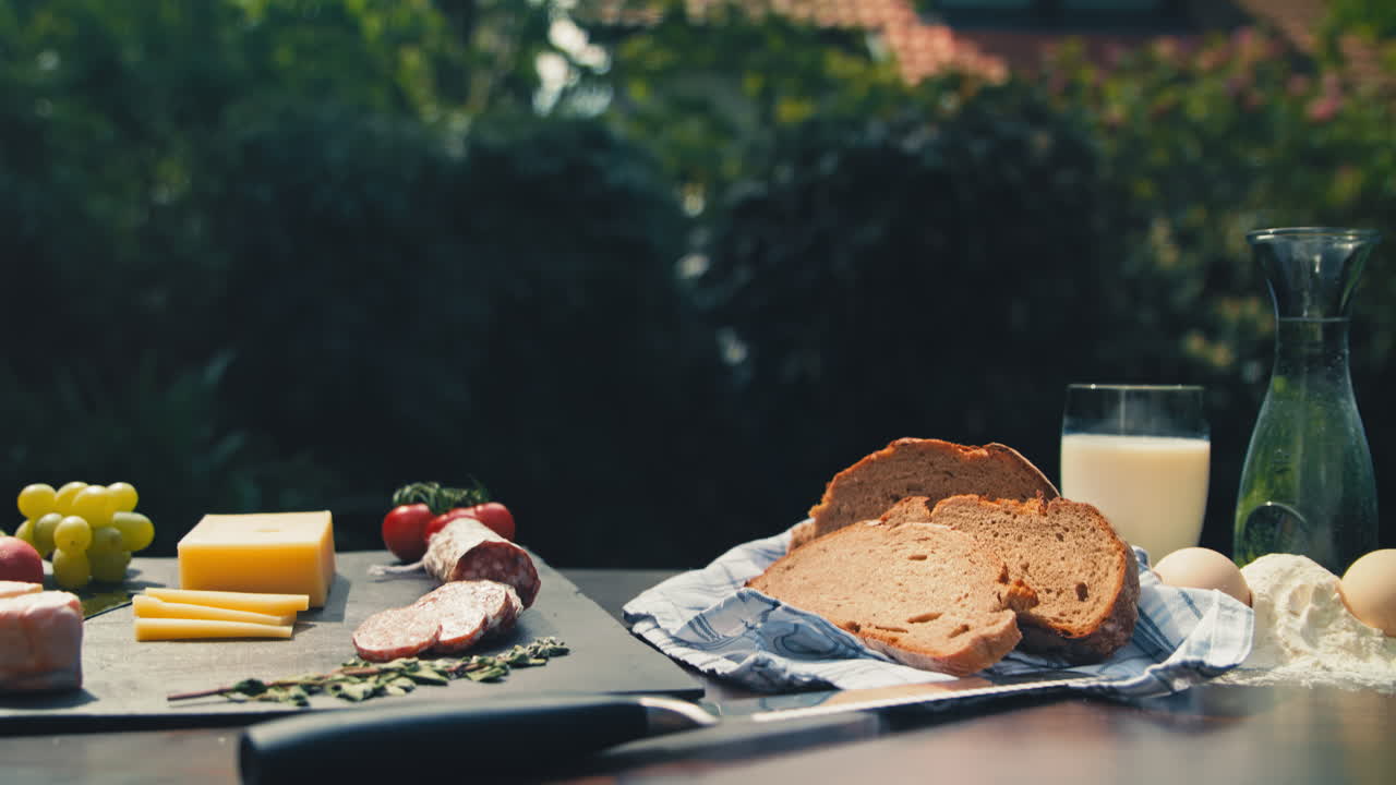 Savor the garden ambiance with an array of snacks on a vibrant outdoor table. Perfect for food lovers and picnic enthusiasts. Great for food vlogs, recipe videos, and appetizing product presentations