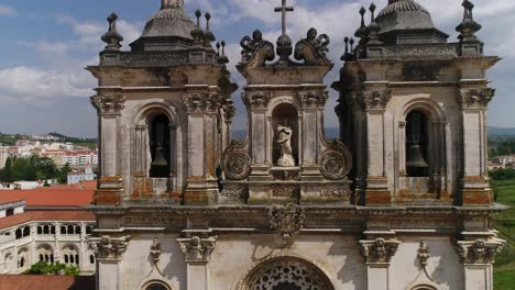 Fachada-Del-Monasterio-De-Alcobaça,-Monasterio-De-Santa-Maria-De-Alcobaça