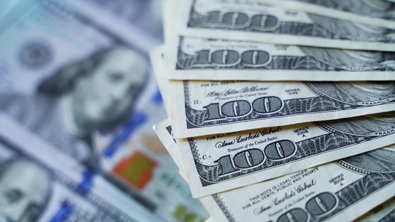 billetes de cien dólares estadounidenses