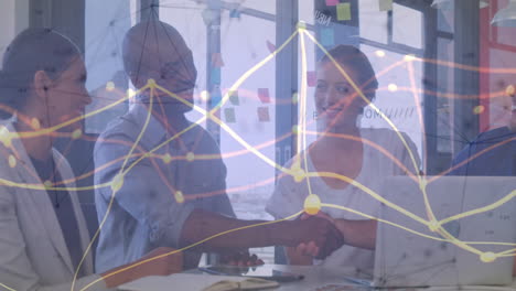 animación de la red de conexiones entre diversas personas de negocios en la oficina