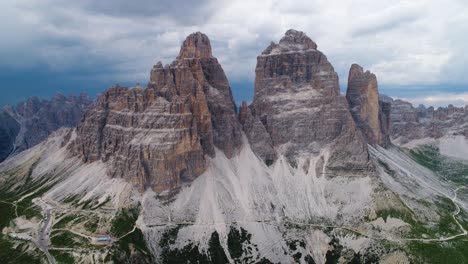 Parque-Natural-Nacional-Tre-Cime-En-Los-Alpes-Dolomitas.-Hermosa-Naturaleza-De-Italia.