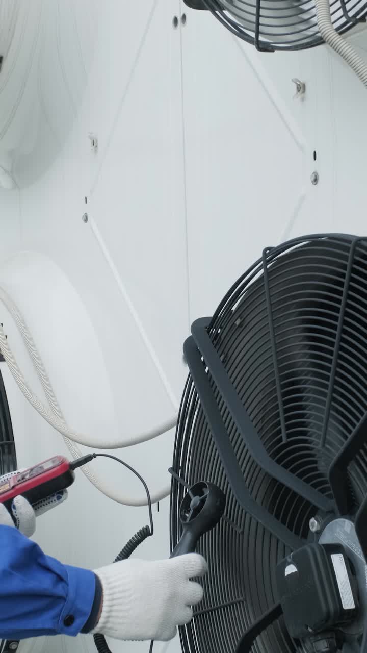 Servicing an Air Conditioning Fan