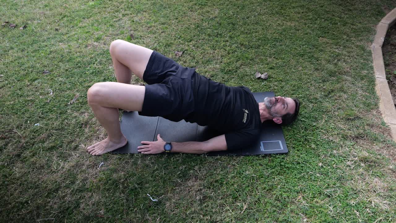 repeticiones abdominales al aire libre