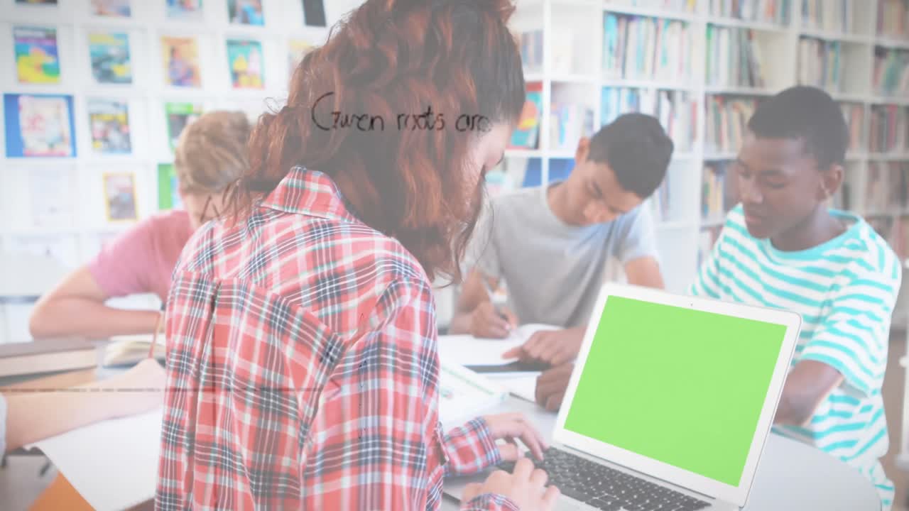 animación de ecuaciones matemáticas sobre diversos escolares en el aula