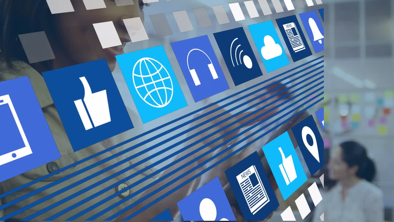 아이콘의 애니메이션과 태블릿을 사용하는 사업가에 대한 데이터 처리