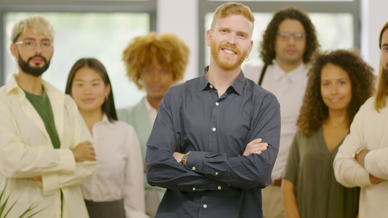 Man standing proud leading a teamwork in the office