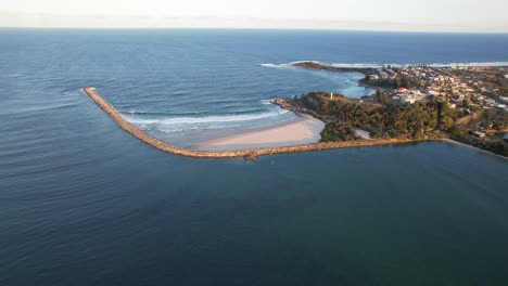 Turners-Beach-And-Yamba-Breakwater-By-Clarence-River-In-New-South-Wales,-Australia